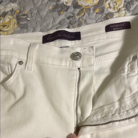 Gloria Vanderbilt Women's White Straight Leg Jeans - Picture 5 of 9